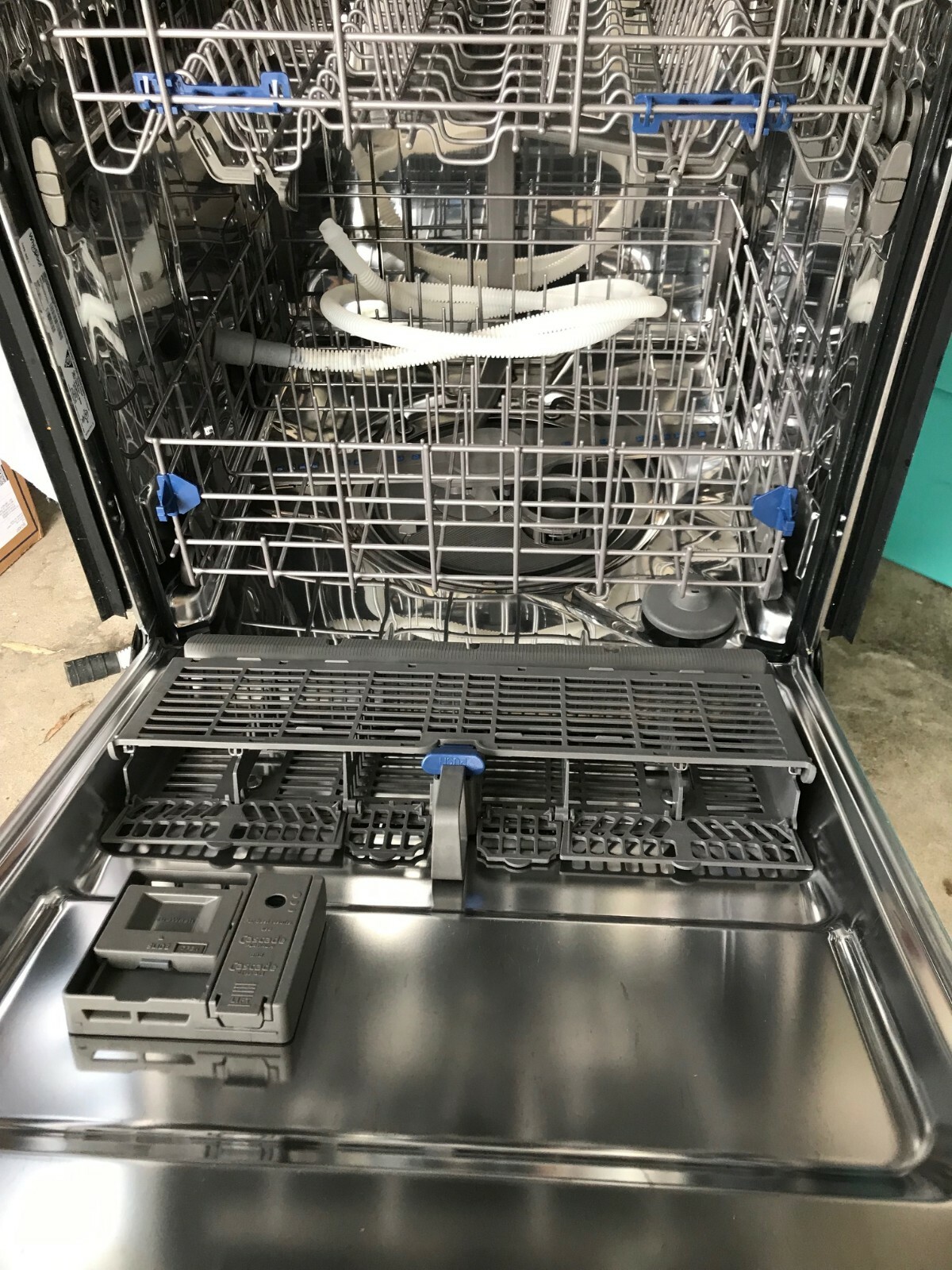 Whirlpool Barely Used Dishwasher Model # MDTA5SAHW0