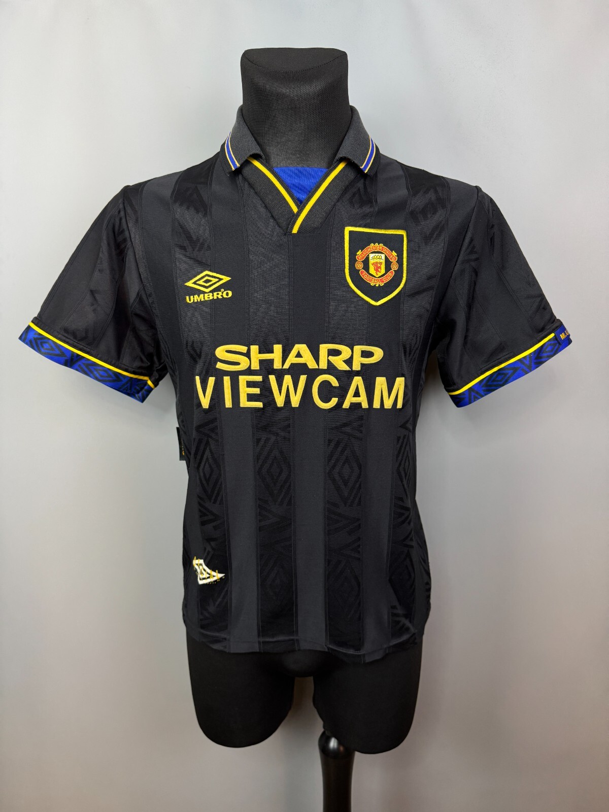マンチェスターユナイテッド　Umbro製　1993-95年　サッカーユニフォーム ㅤ 【1993-95 UMBRO Manchester City home shirt】 ㅤ oasis着用