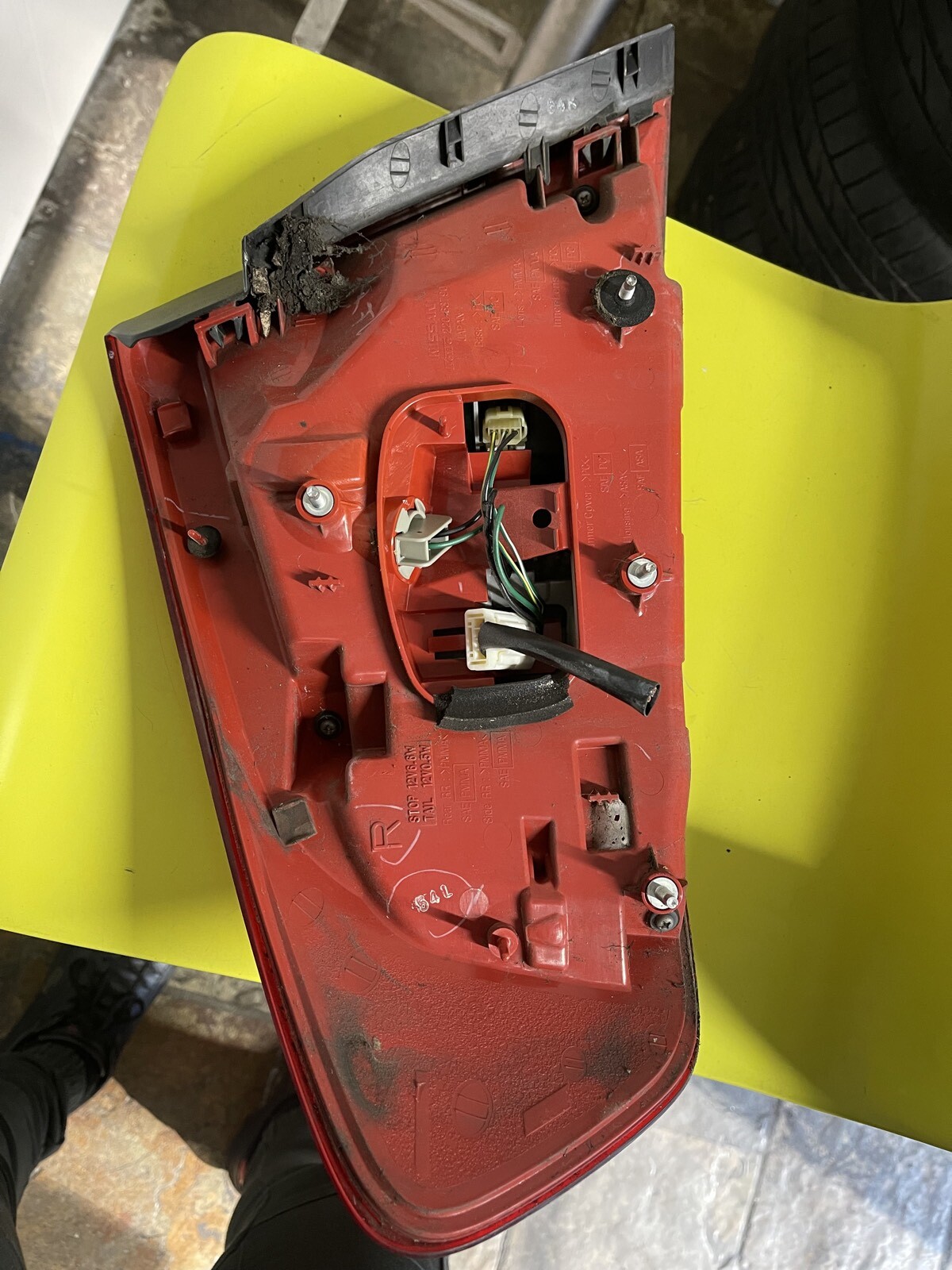 NISSAN SKYLINE V35 250GT RIGHT SIDE TAIL LIGHT - thumbnail 2