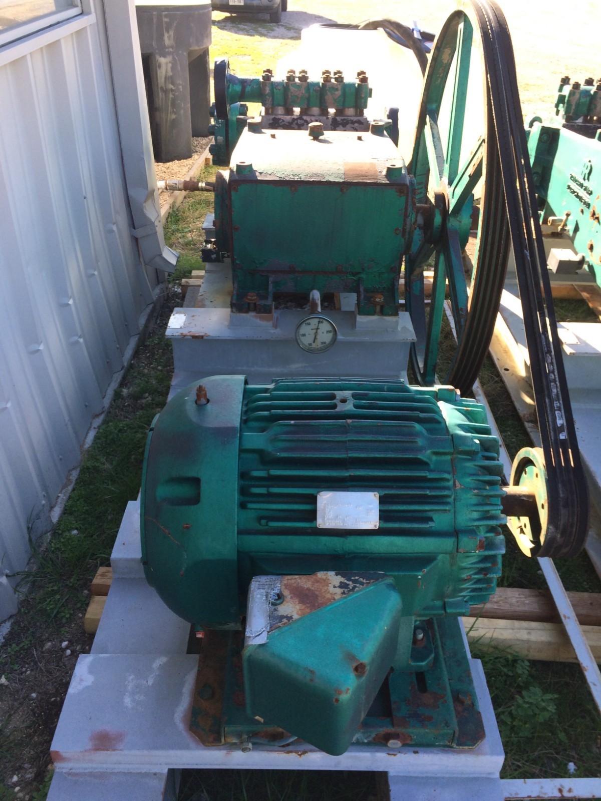 Ingersoll-Rand HS3 Triplex Pumps [2] matching pumps, motors