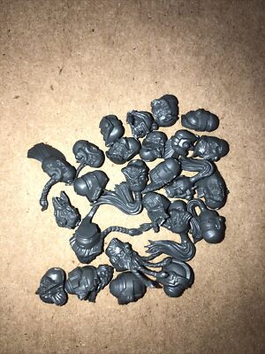 Warhammer 40k space wolf heads x25, bit lot