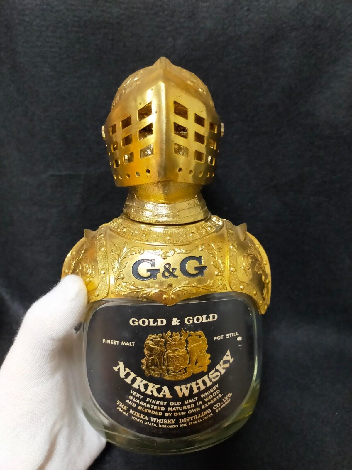 Nikka Whisky G & G Knight Gold Metal Topper & Empty Bottle Nikka Whisky G & G Knight Gold Metal Topper & Empty Bottle