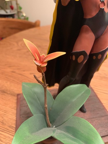 Diamond Select X-men Storm Statue, Damaged