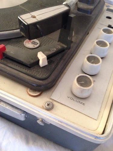 Garrard KLH Model Eleven Portable Record Player w/Cover & Speakers. For repair