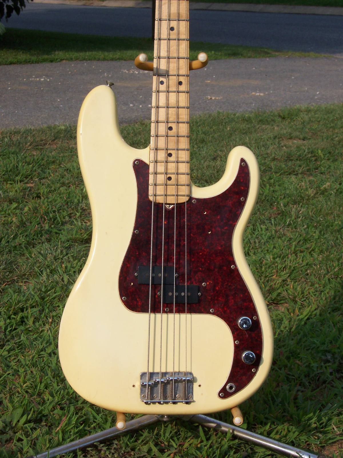 1973 Fender Precision Bass Olympic White