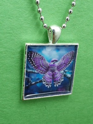 Beautiful Flying Bird Fashion Pendant Necklace