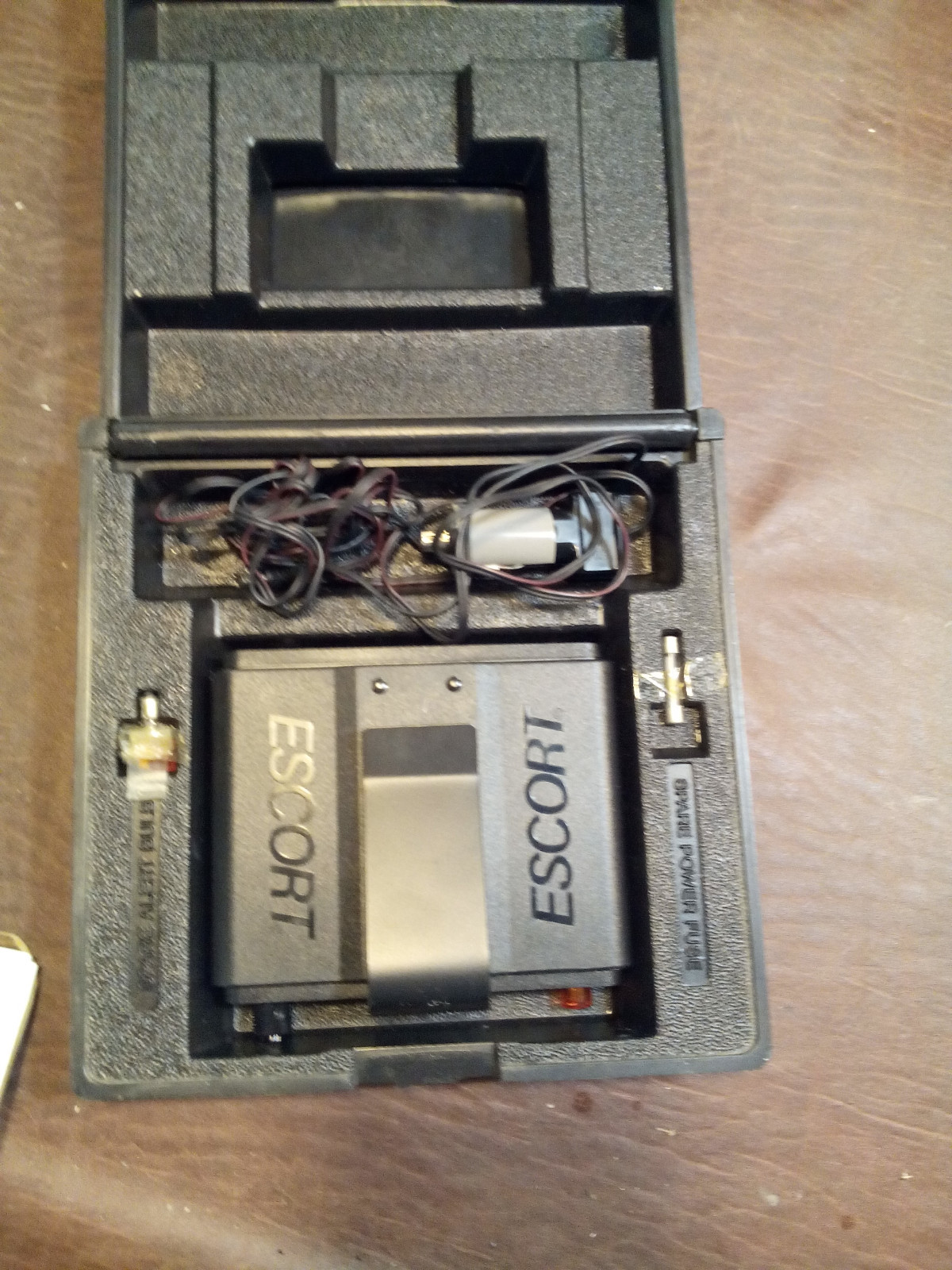 ESCORT RADAR WARNING RECEIVER