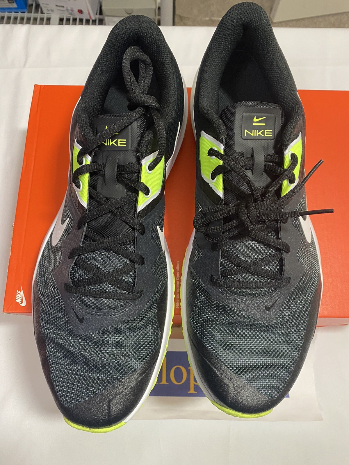 New Mens Size 13 Nike Varsity Compete 