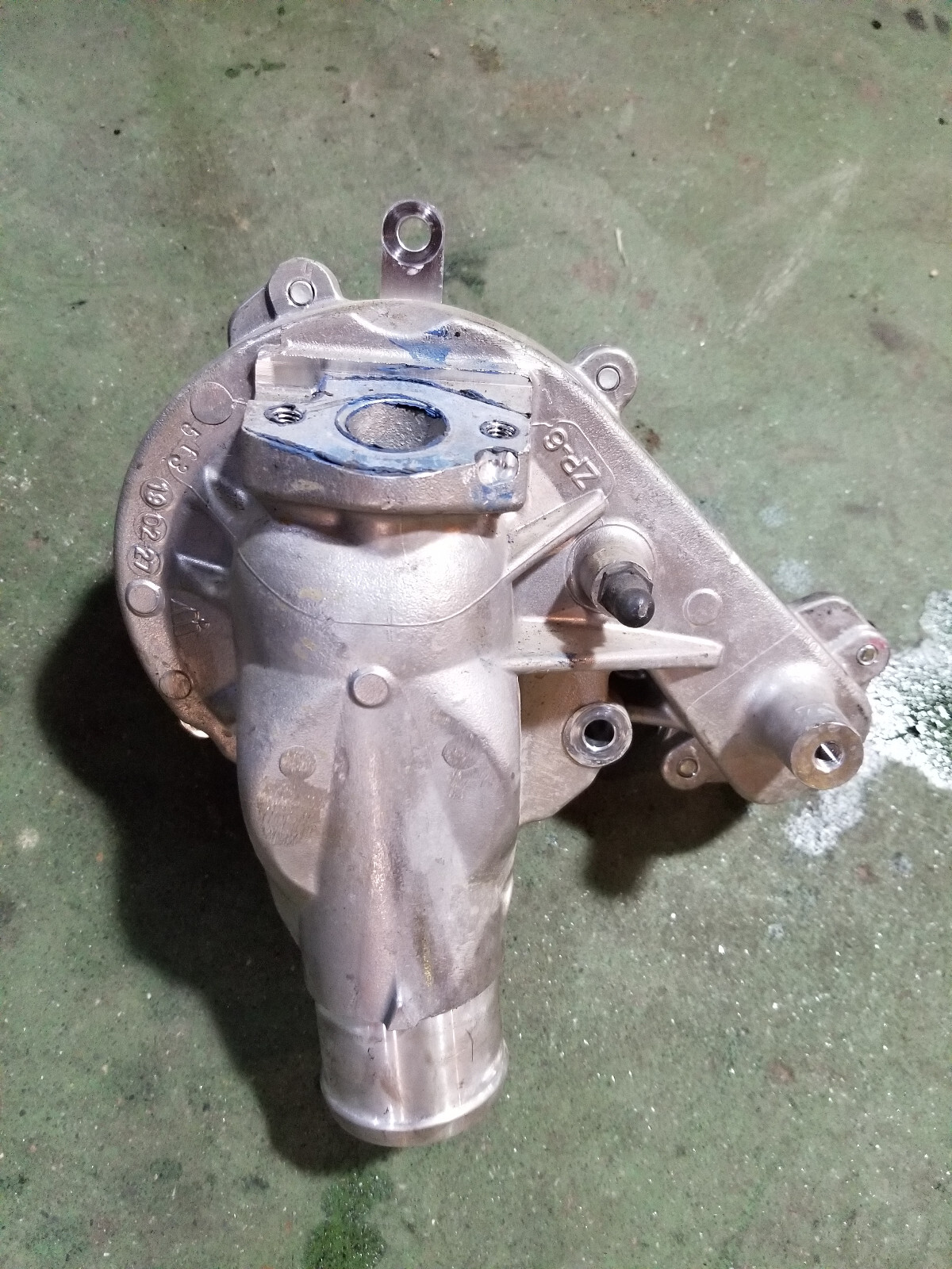 L5P 6.6L DURAMAX GM  12680257  WATER PUMP - Picture 1 of 9