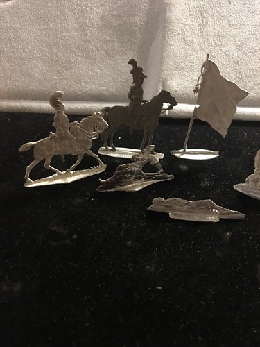 VINTAGE LOT UNPAINTED LEAD METAL SOLDIERS Misc. Soldiers 10 Pcs