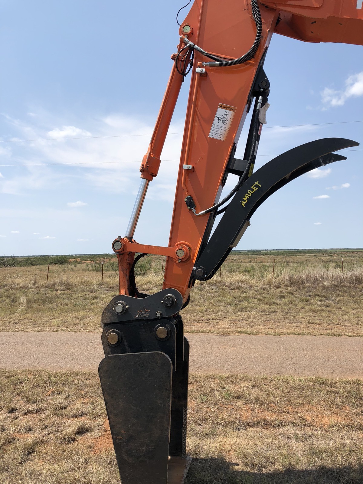 Hitachi ZX210lc John Deere 210