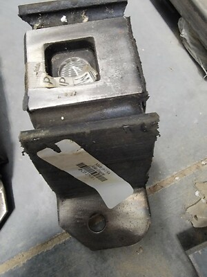 BCD/27330-1 MOTOR MOUNT REAR OEM, UPPER MOUNT FOR FREIGHTLINER NEW