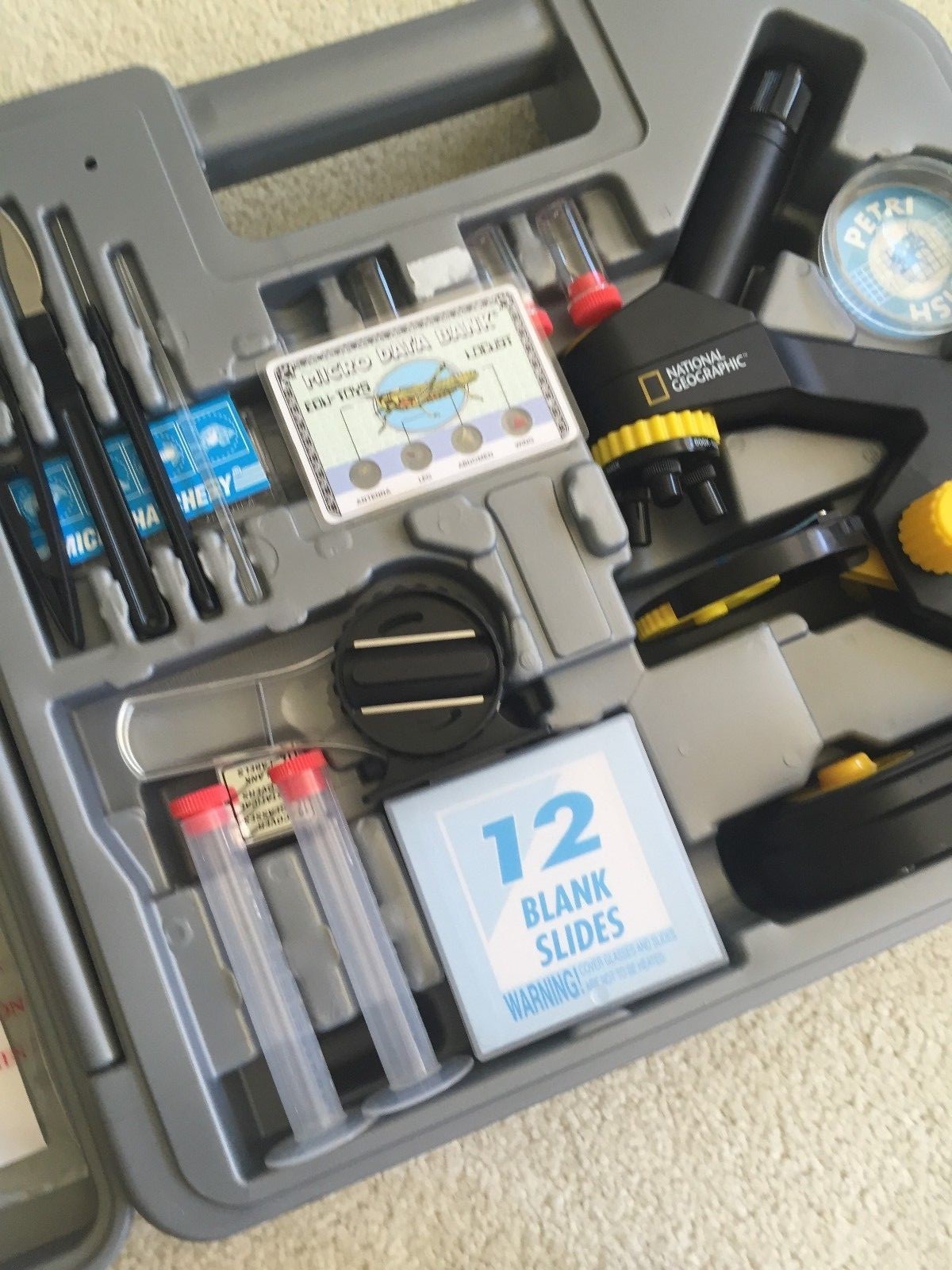 National Geographic MICROSCOPE w/Carrying Case and Accessories