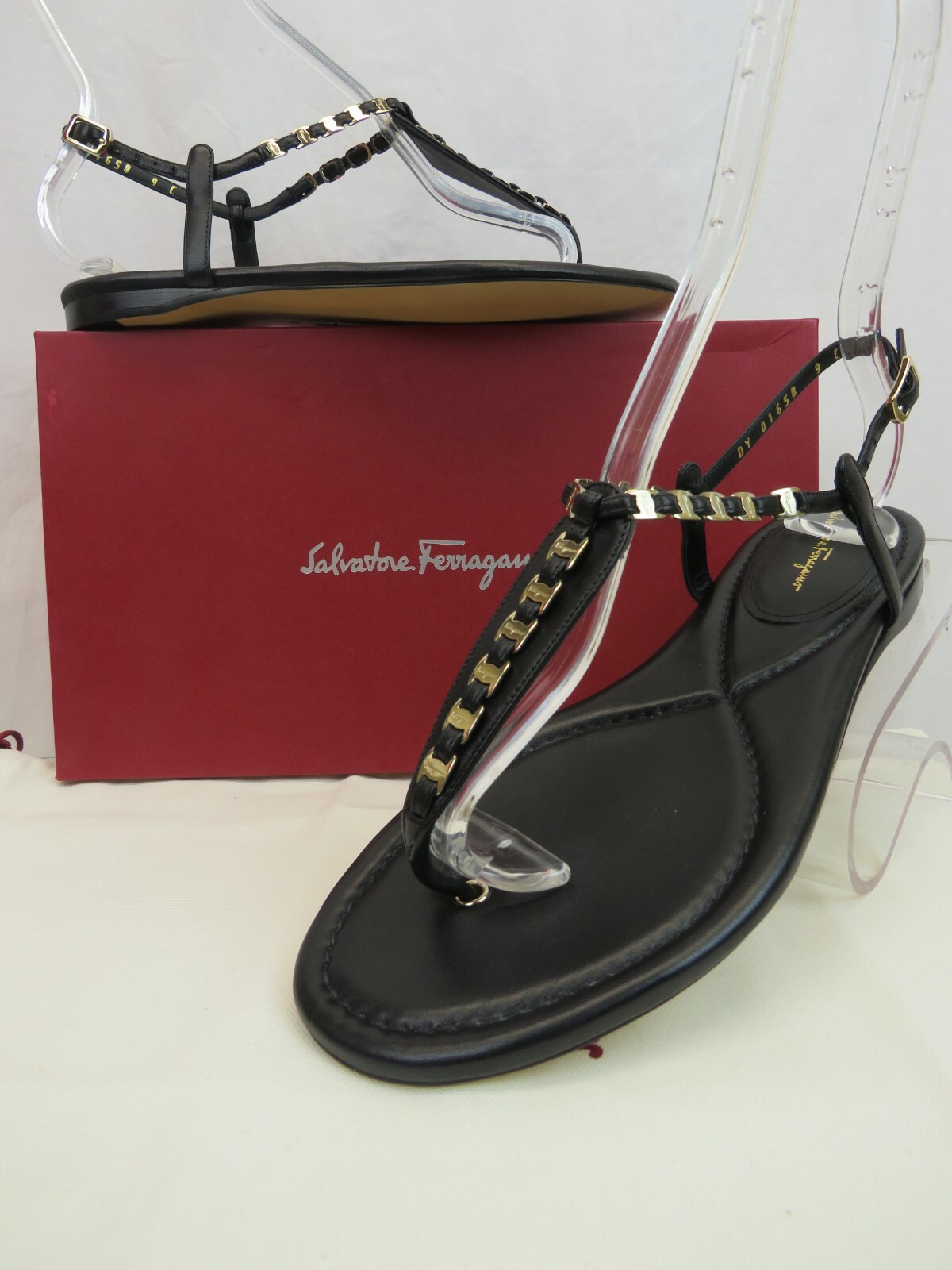 Pre-owned Ferragamo Tahiti Black Leather Buckle T Vara Chain Strap Thong Sandals 9 C