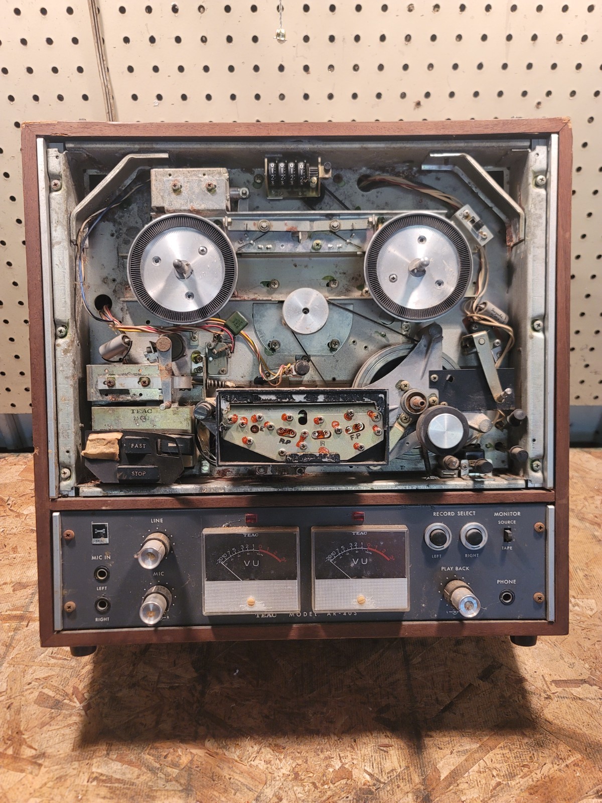 TEAC A-4010S テープデッキ TEAC A-4010S テープデッキ