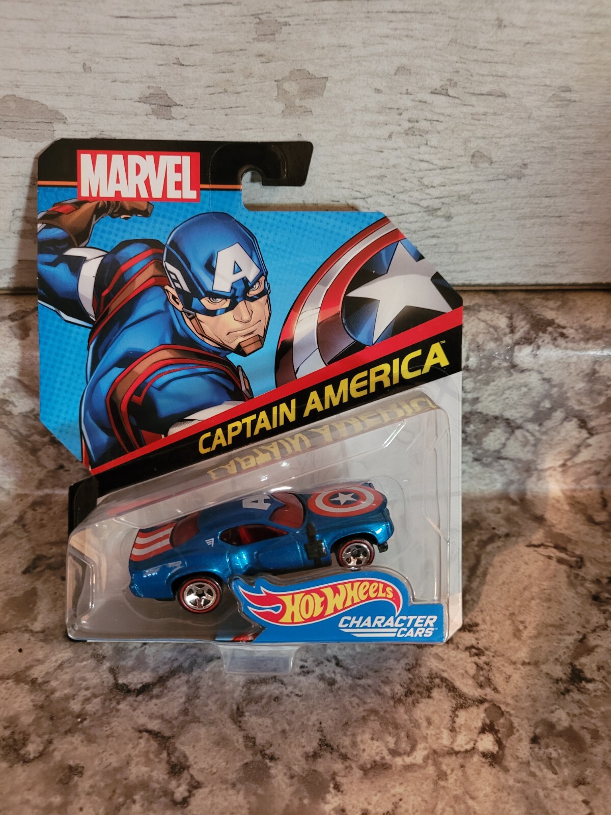 HOT WHEELS CHARACTER CARS - CAPTAIN AMERICA - 1:64 MARVEL