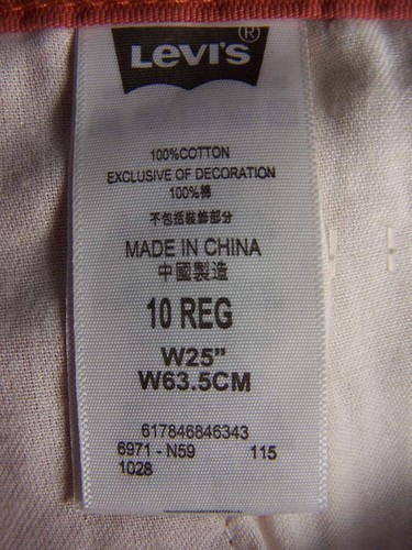 Young Women's Levis 511 sz 10 Reg. 27 X 9, 100% Cotton, Slim Knee Length Short