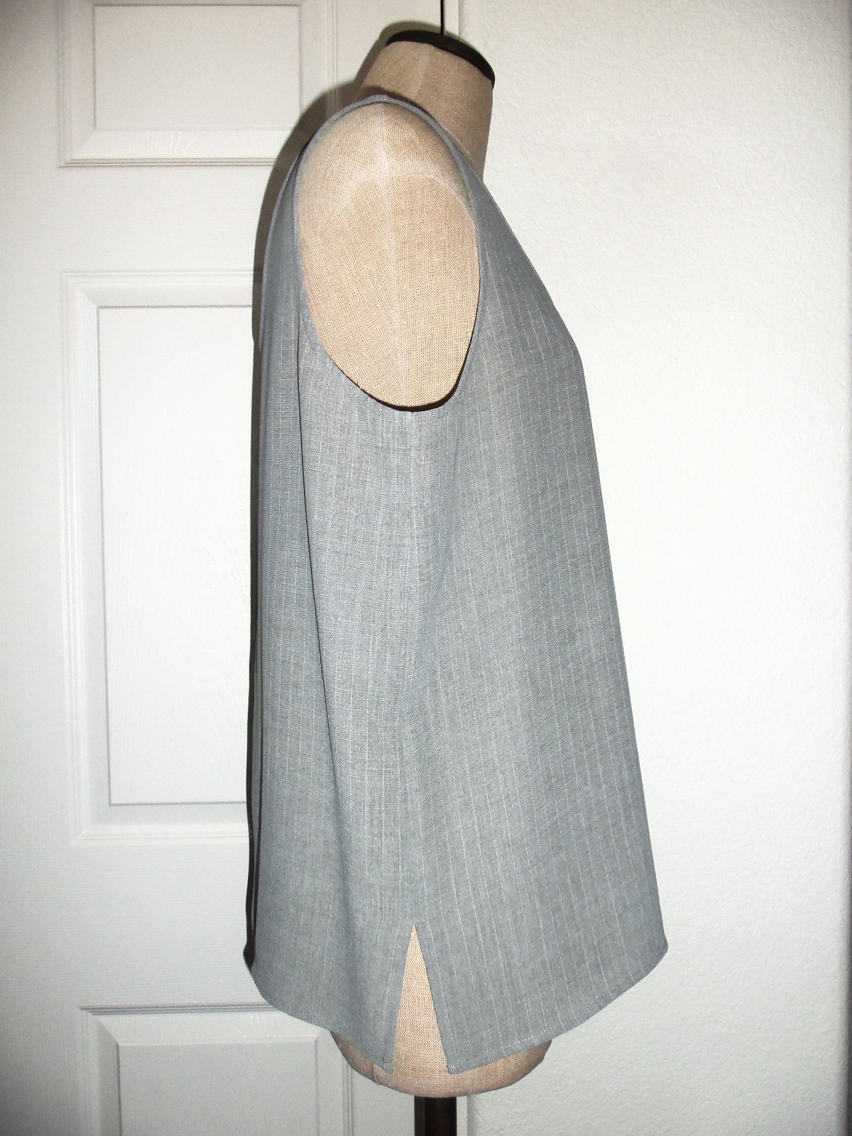 BETU Gray White Pinstripe 100% Polyester Scoop Neck Sleeveless Top - L