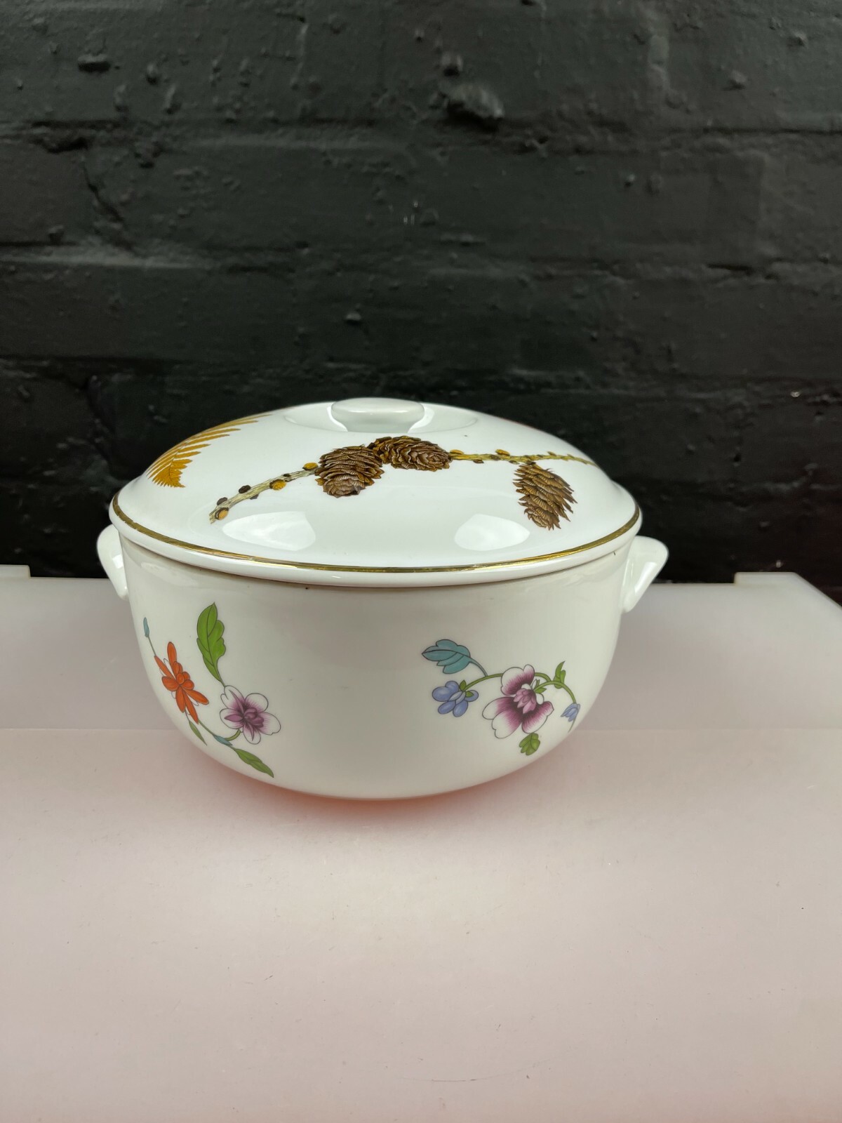 Royal Worcester Astley Gold Edge Large Casserole Serving Dish 8" Wide