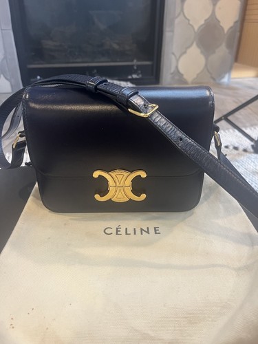 【関税送料込】CELINE Teen Triomphe Bag in shiny calfskin CELINE - Teen Triomphe – The Sale Sisters
