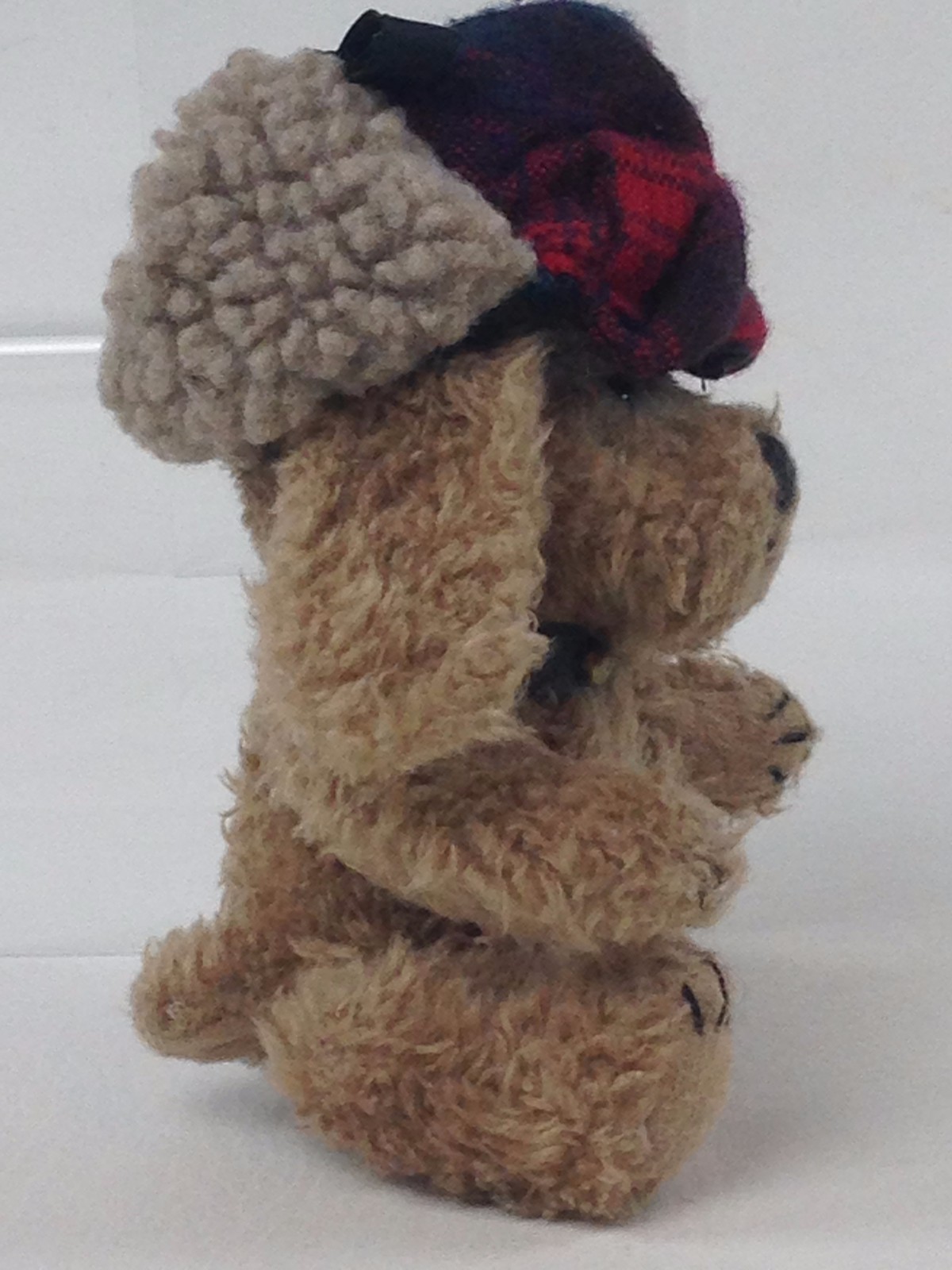 1997 Boyds Bears Indy Hunting Dog in Red Plaid Hunting Cap 5.5