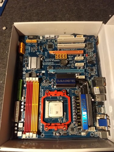 Gigabyte Technology GA-MA790GP-UD4H, Socket AM2+, AMD Motherboard & CPU