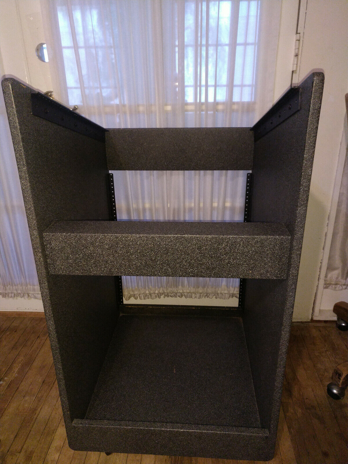 Rack Slanted Top Area-on Caster Wheels