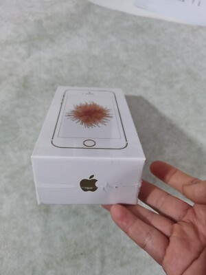 99% New Apple iphone SE 1st generation 128GB Unocked 4G ( Battery 100% capacity)