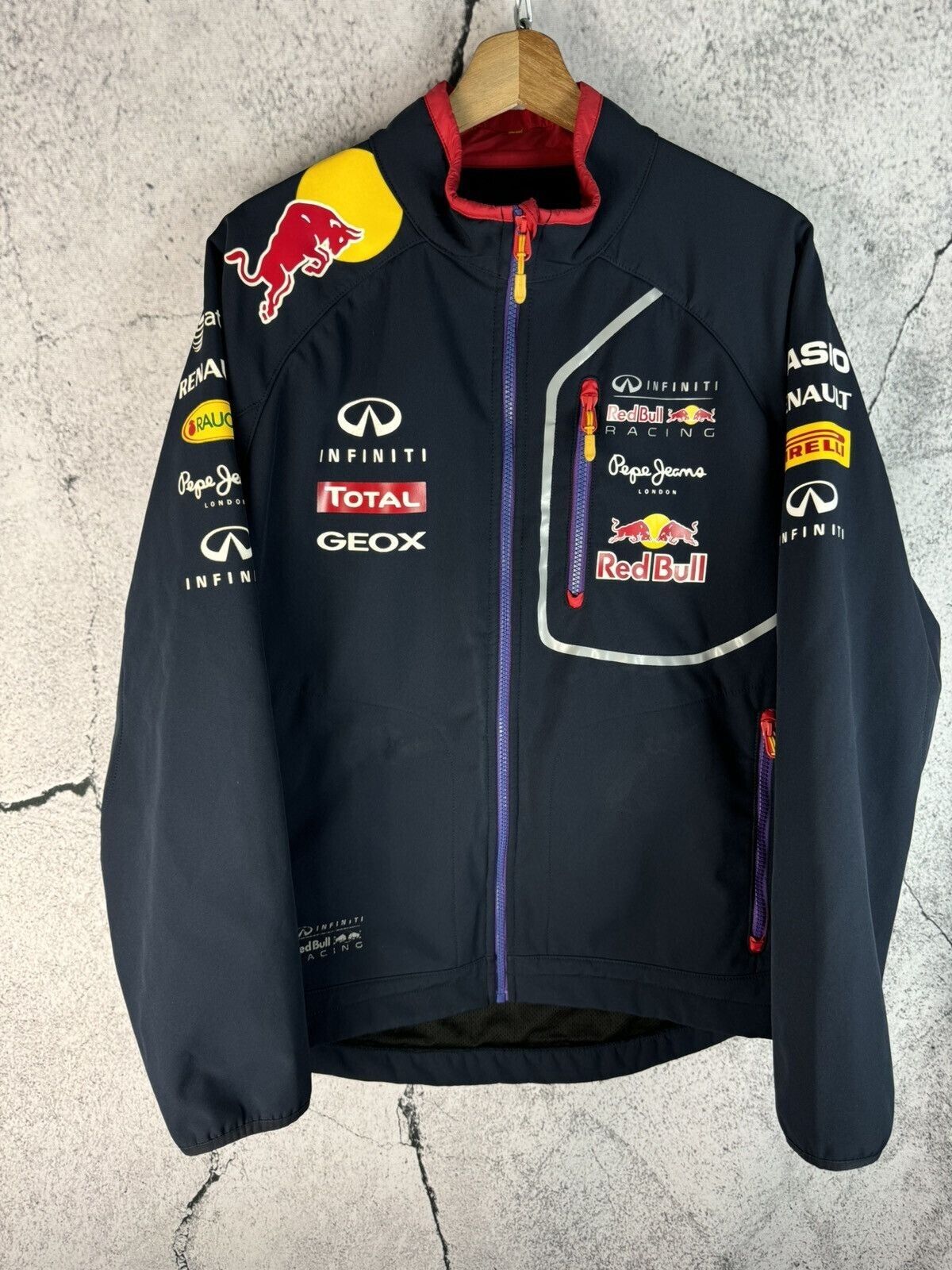 Vintage Red Bull Racing Infiniti Pepe Jeans Softshell Jacket Vintage Red Bull Racing Infiniti Pepe Jeans Softshell Jacket