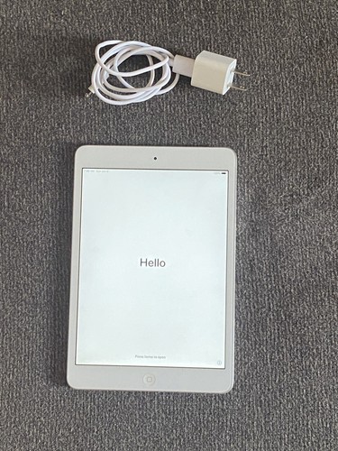 Apple iPad mini 2 32GB, Wi-Fi, 7.9in - Silver - A1489. iOS