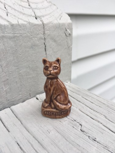 Wade Cat Figurines Red Rose Tea Lot of 2