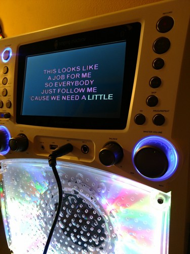 Singing Machine STVG785BTW Bluetooth Karaoke System with 7