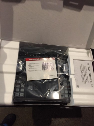 Native Instruments Traktor Kontrol S4 MK2 DJ Controller