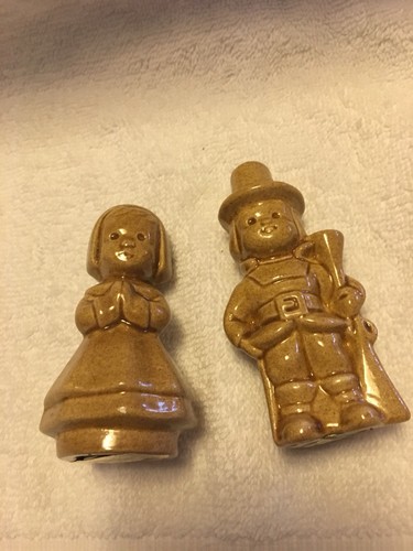 Nice Pilgrim Man & Woman Set Of Salt & Pepper Shakers..