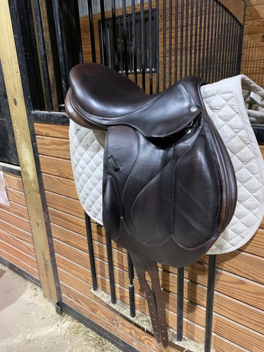 17” Devoucoux Chiberta Monoflap Jump Saddle
