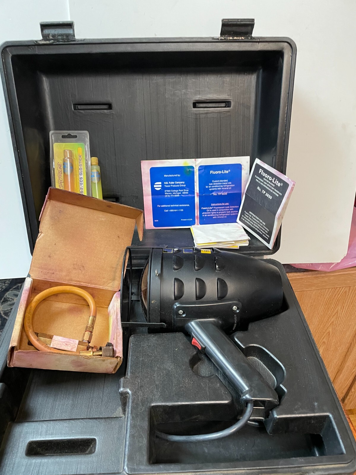 HB Fuller TP1200 120W Ultraviolet Tracer Lamp Gun W/Tracer