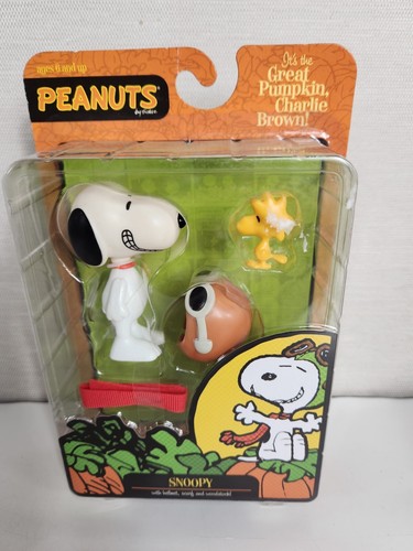 Peanuts It's The Great Pumpkin Charlie Brown Snoopy Helmet
