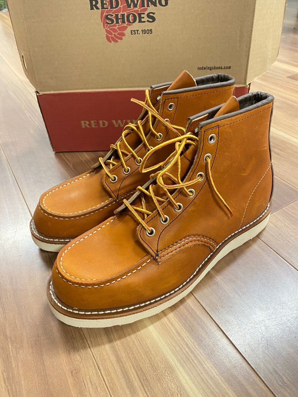 NIB RED WING Heritage - Style 875 CLASSIC MOC MEN'S 6-INCH NIB RED WING Heritage - Style 875 CLASSIC MOC MEN'S 6-INCH