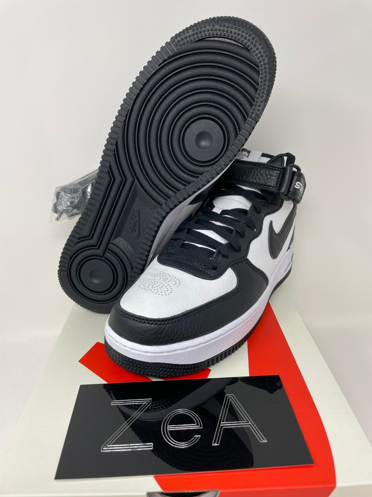 スニーカー NIKE stussy AIR FORCE ps 5月14日,19日発売【Stussy × Nike Air Force 1 Mid】40周年を