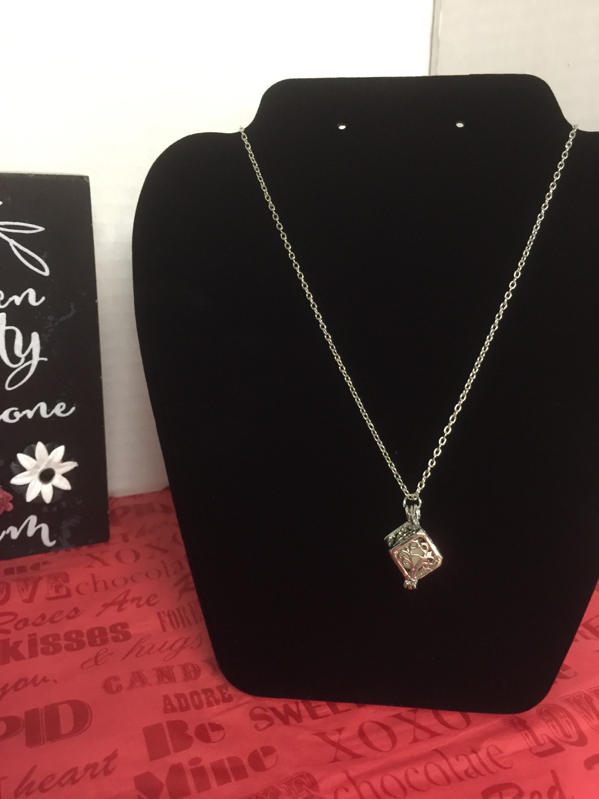 Home Accents Heart Love Wall Plaque Gift Set With Necklace Set 2 Piece Valentine