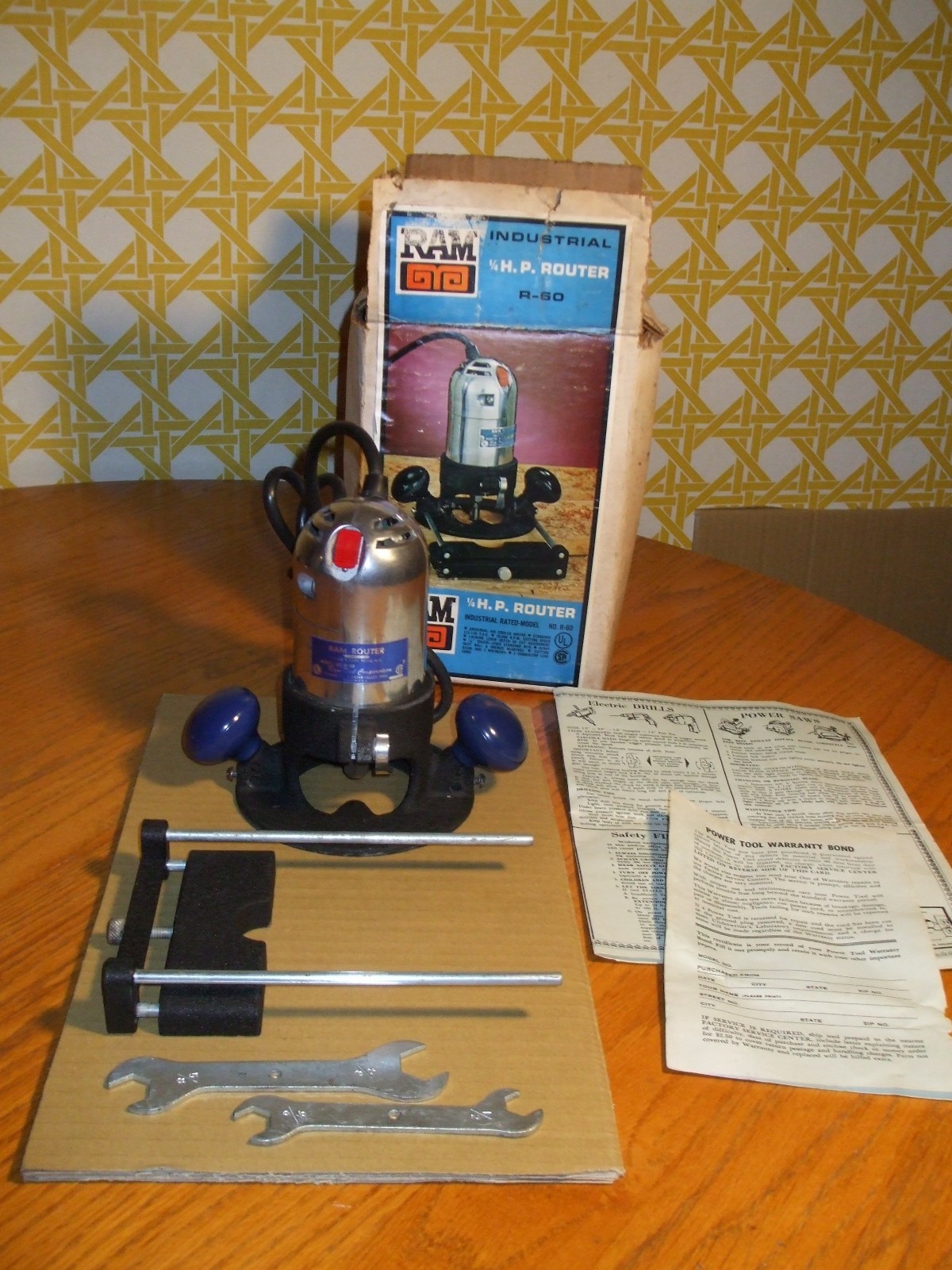 RAM R-60 1/4 HP ROUTER INDUSTRIAL GRADE + WRENCHES AND PAPERS