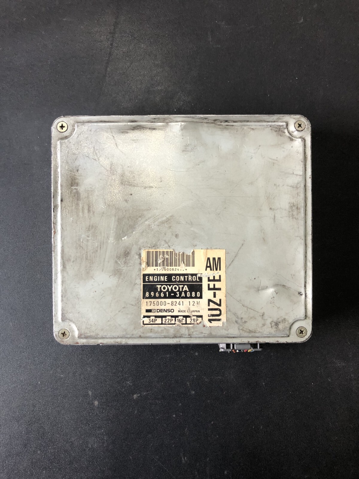 TOYOTA CROWN MAJESTA Engine Control Unit ECU 1UZ-FE 89661