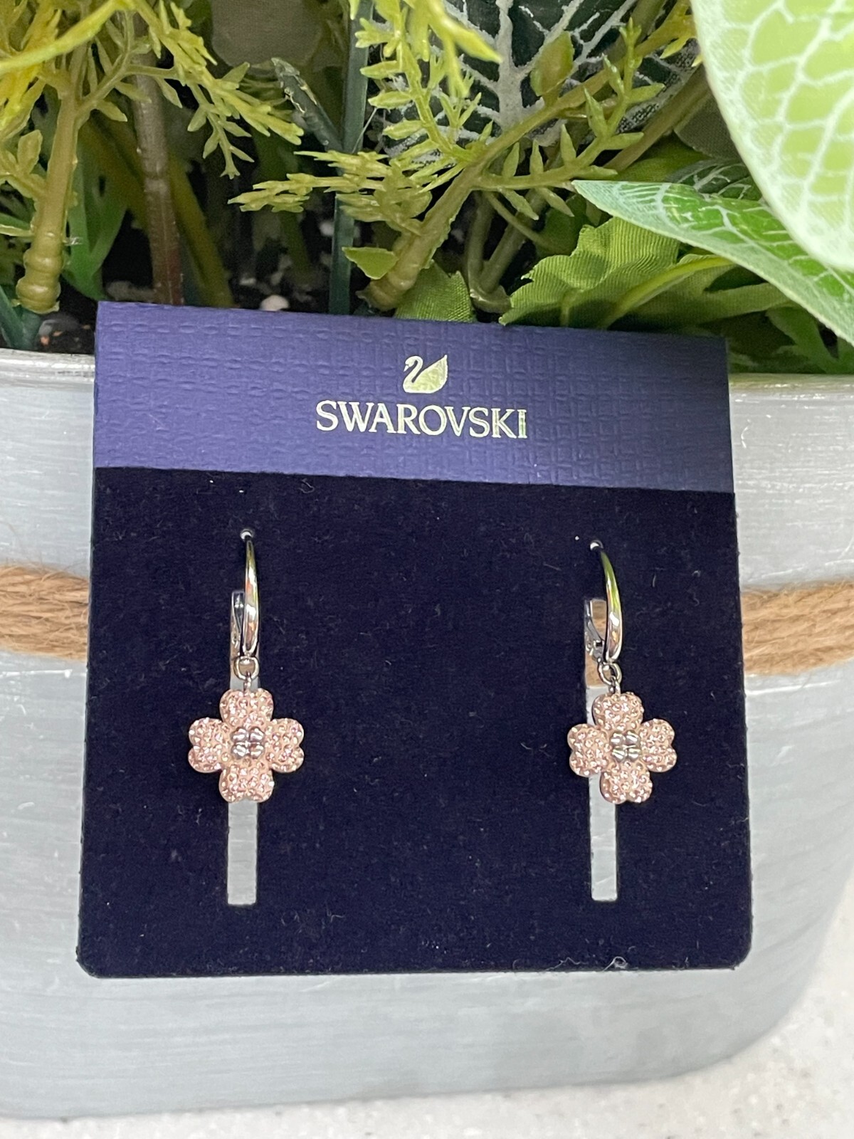 Swarovski Latisha drop earrings Flower, Pink, Rhodium plated Swarovski Latisha drop earrings Flower, Pink, Rhodium plated