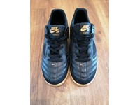 nike sb gato black gold