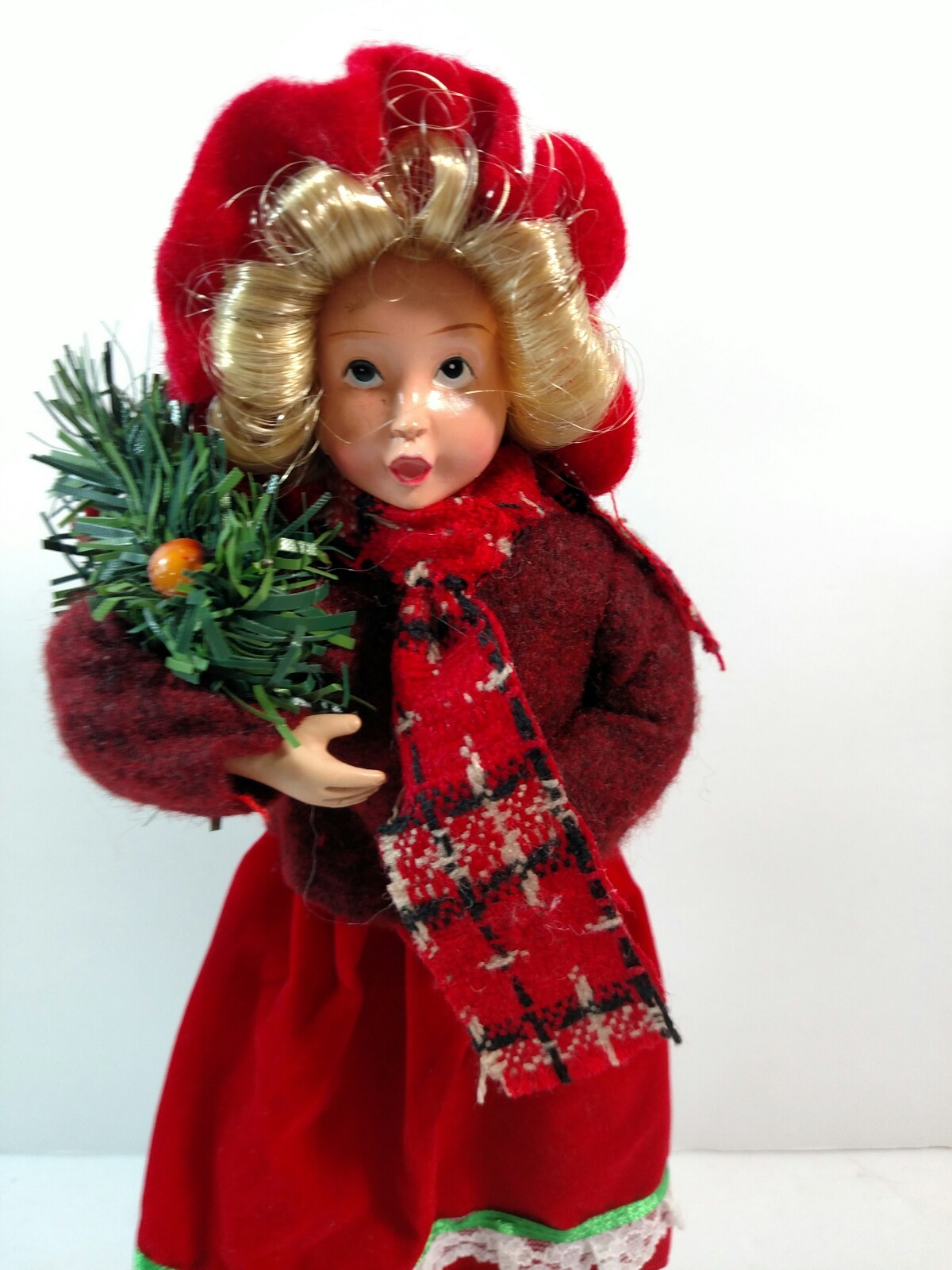 Vintage Caroler - Girl - With Wreath - Byers ? 9