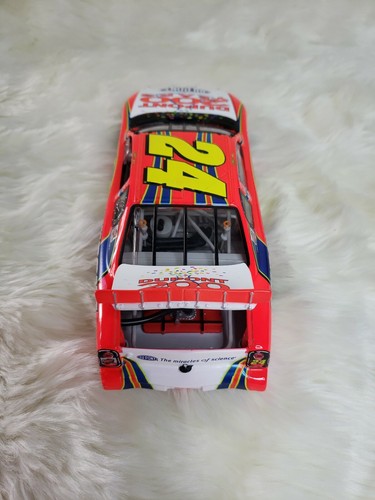 Jeff Gordon 2002 DuPont 200 Years 1/24 Diecast Car Nascar Champion Action