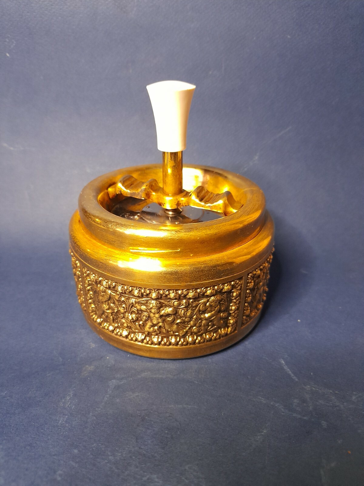 当時もの　アンティーク　SEAT OF HONOR ASHTRAY ゴールド 当時もの アンティーク SEAT OF HONOR ASHTRAY ゴールド - メルカリ