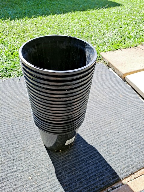 Garden pots 300mm $2.00 each | Pots & Garden Beds | Gumtree Australia