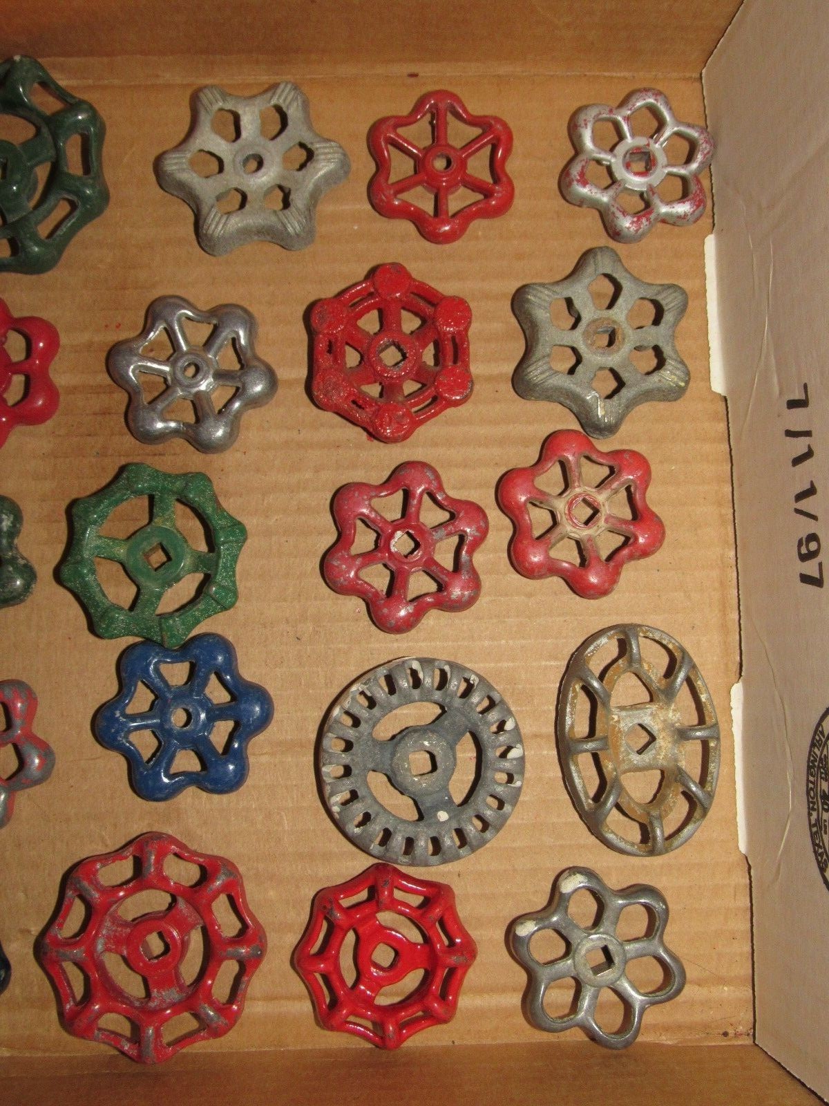 LOT OF 30 WATER VALVE FAUCET HANDLES VINTAGE INDUSTRIAL STEAMPUNK SALVAGE LOT 19