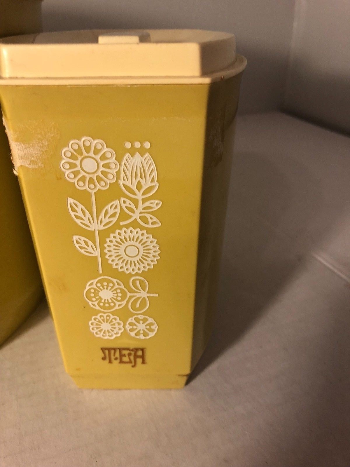 VINTAGE RETRO MID CENTURY PLASTIC CANISTERS HARVEST GOLD FLOWERS SET OF 3 M1